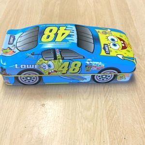 Vintage 2004 8” x 3.5” Lowe’s #48 Sponge Bob Tin & 300 Card Game